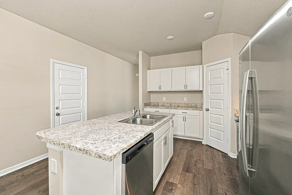 4 bed, 2.0 bath, 1770 sqft, $2,500 — Photo 4