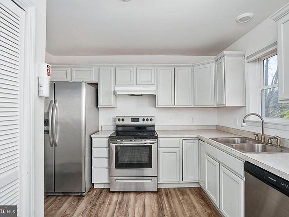4th image of 11019 Cozy Ct