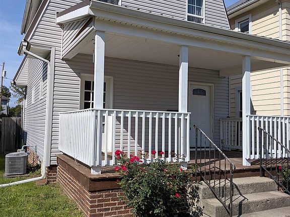 3rd image of 103 1/2 Oak St