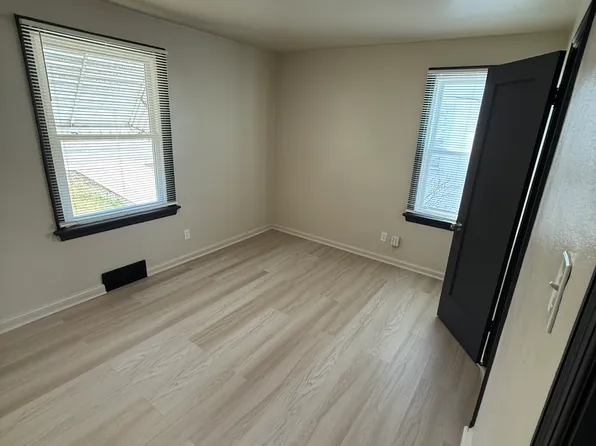 9089 North Ave, Saint Louis, MO 63114