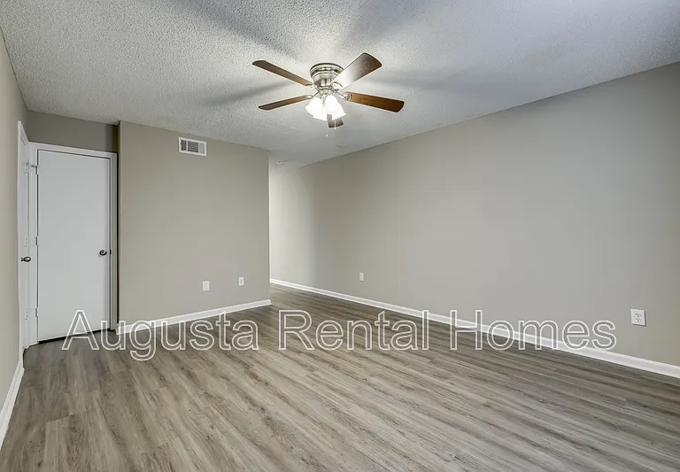 146 Chalet North Ct #146 — Photo 6