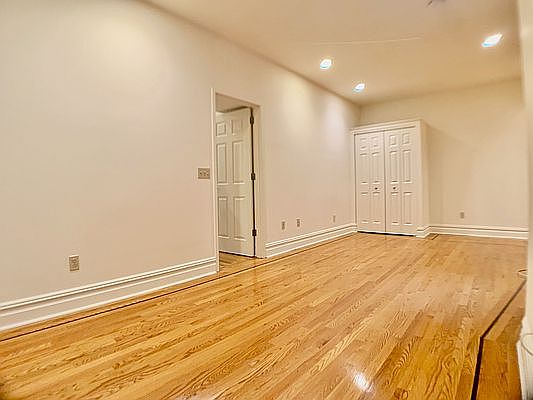3rd image of 207 E 29th St APT 3