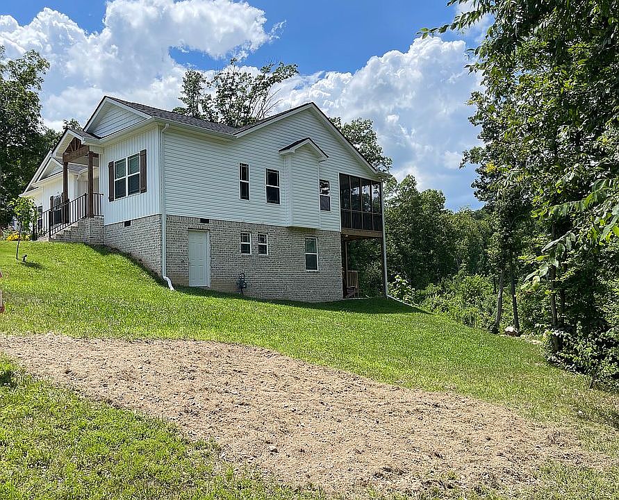 2nd image of 583 Hickory Ridge Trl
