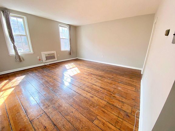 3rd image of 1208 Lantern Ln #B