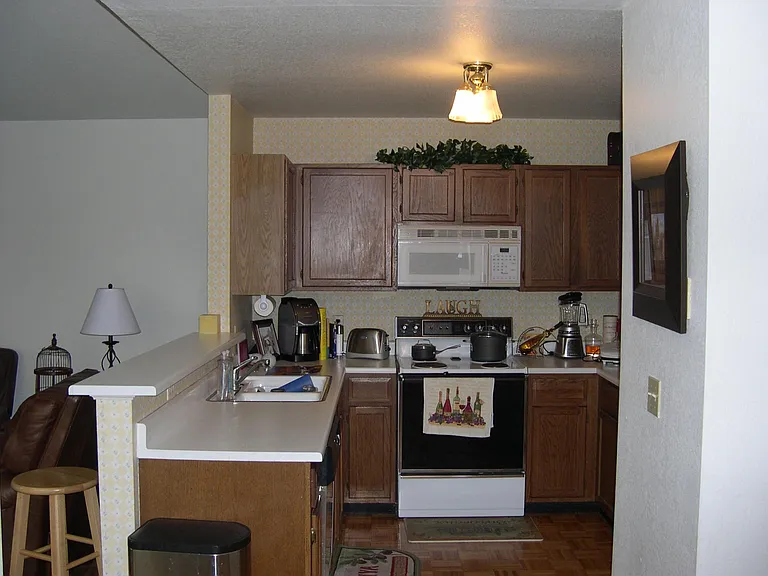 9402 Burlington Ln — Photo 4