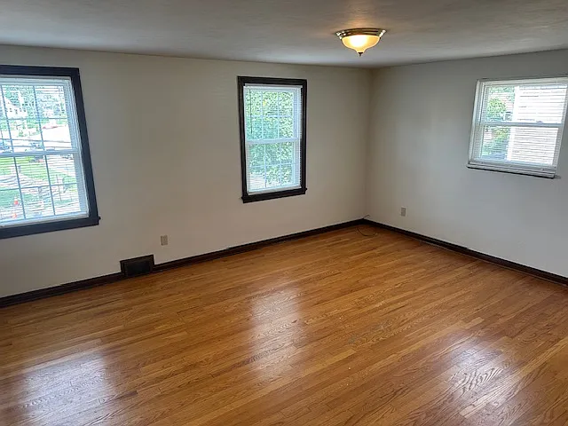 105 Newburn Dr — Photo 11