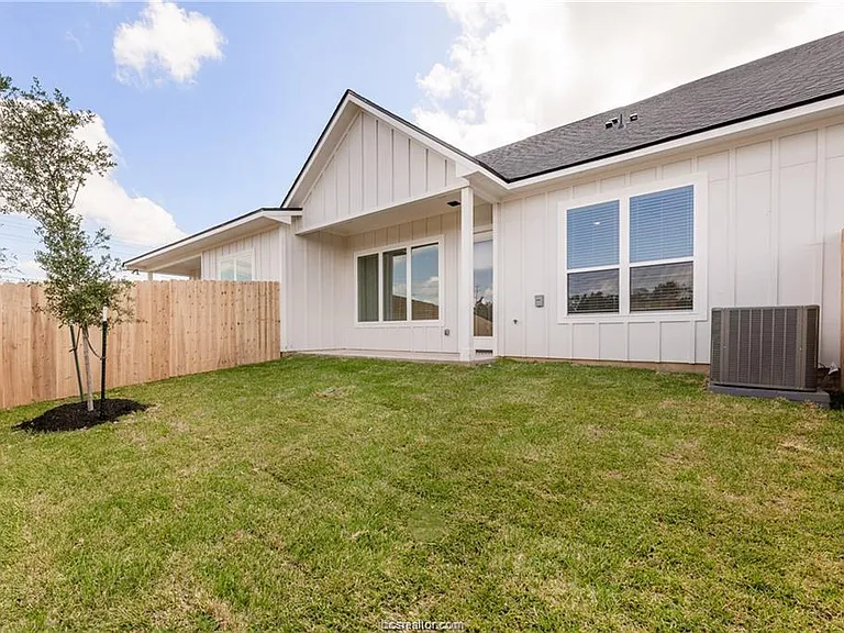 2549 Leyla Ln — Photo 24
