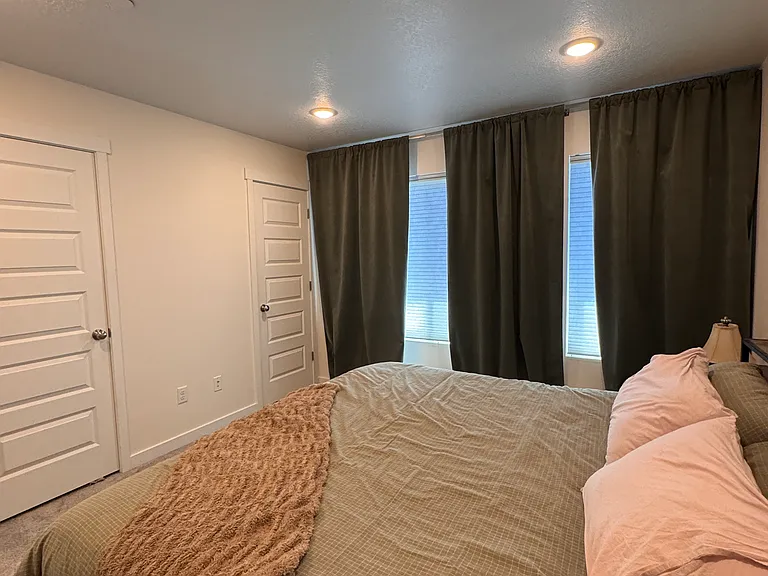 1146 S Redwood Rd — Photo 13