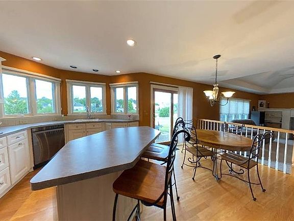 5th image of 7274 Edgewater Cir