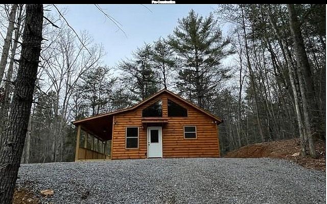 1st image of 13 Oakcrest Ln