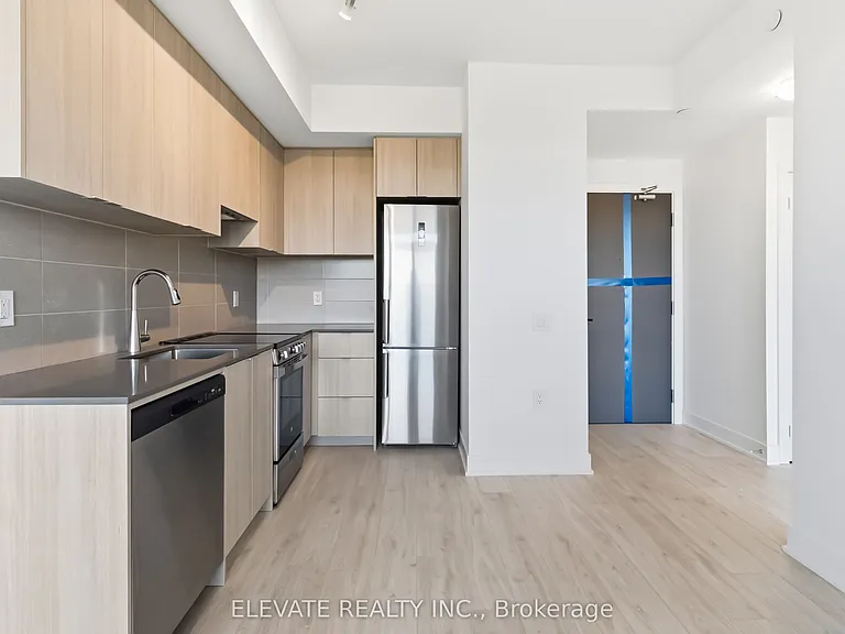 2088 James St #811 — Photo 2