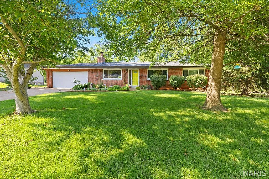 10125 Carolynne Dr photo 1