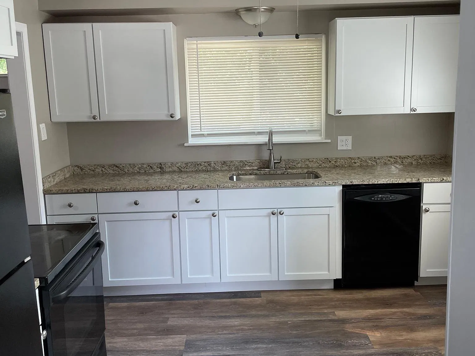 3 bed, 936 sqft, $1,550 — Photo 2