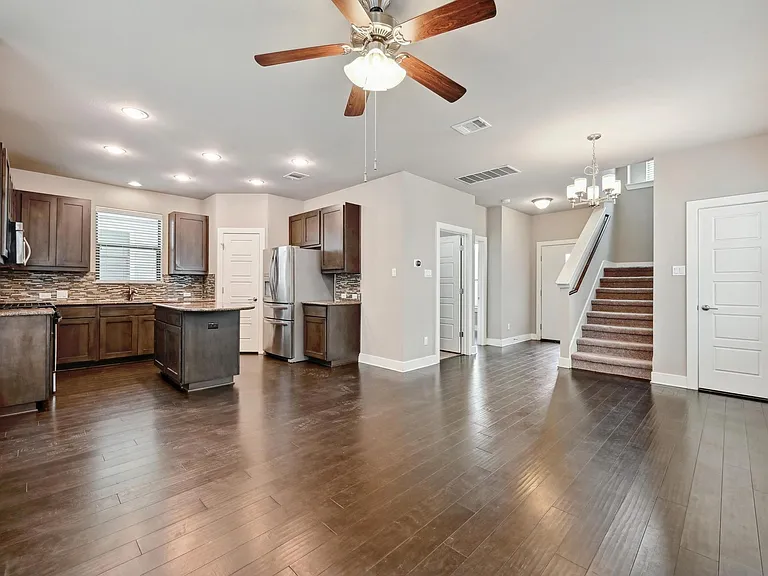2021 Carlson Dr — Photo 7