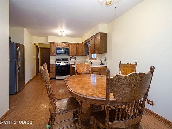 5th image of 171 Oak Ave