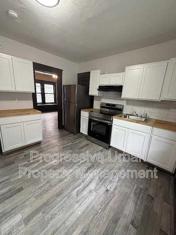 3 bed, 2.0 bath, 1900 sqft, $1,600 — Photo 3