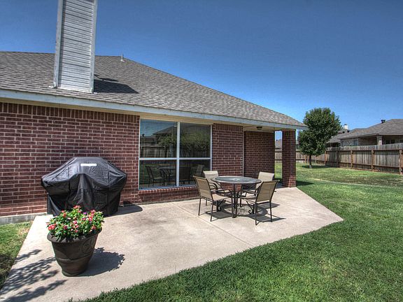 Backyard: Patio