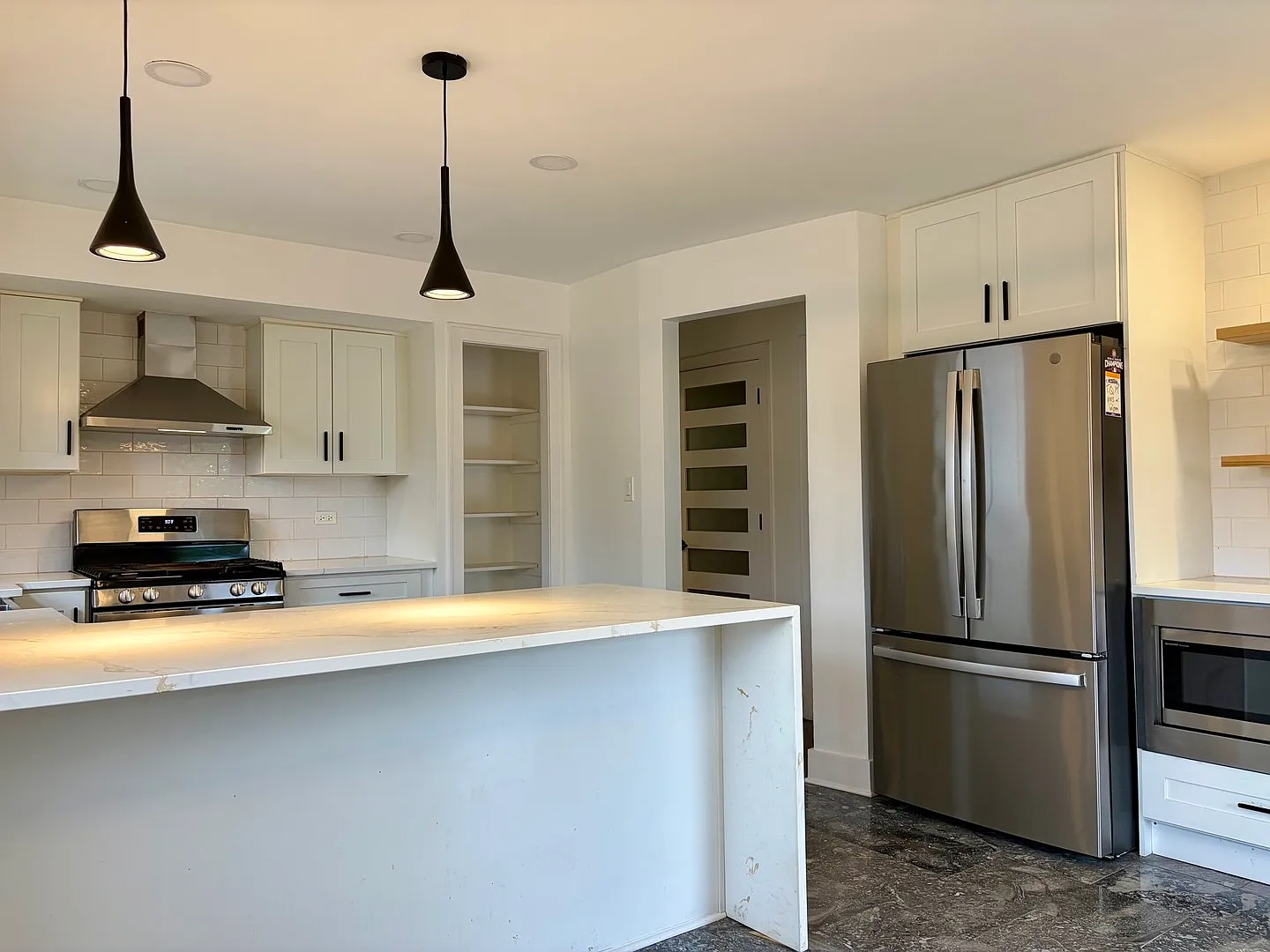 4 bed, 2400 sqft, $3,500 — Photo 4