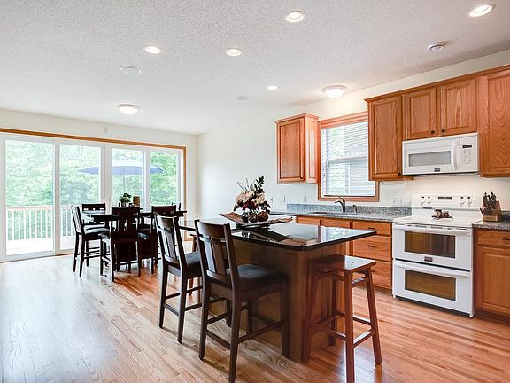 5th image of 807 Newberry Ln