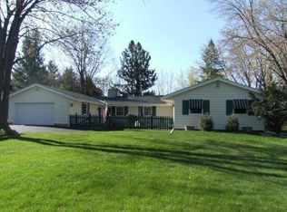 5221 W Sunnyside Dr, Mequon, WI 53092