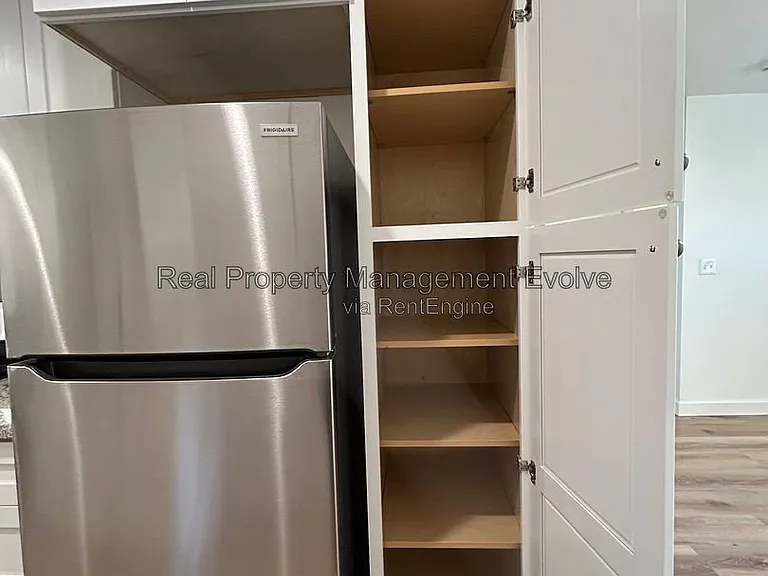 338 W Highland Ave #4 — Photo 11