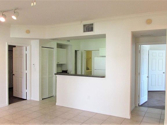 4th image of 557 SE Prescott Pl #557
