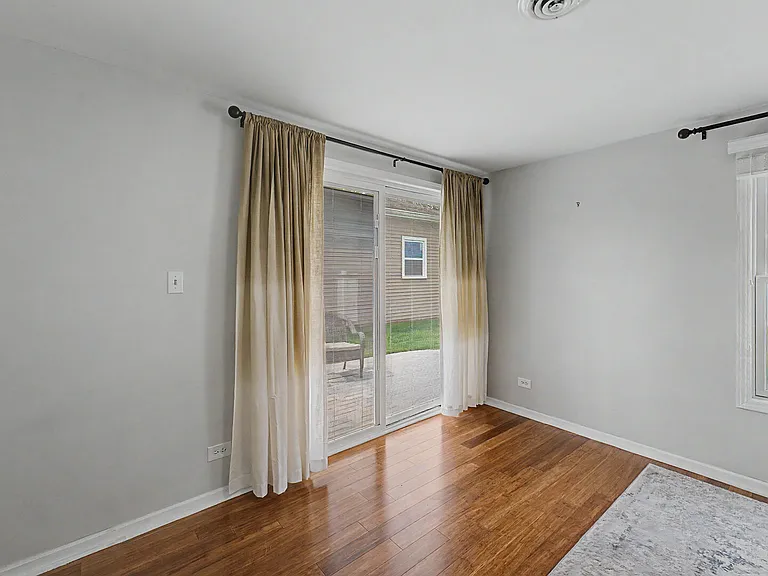 630 S Charlotte St — Photo 5