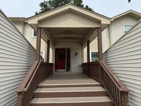 4962 Oak Hill Dr #75, Waterford, MI 48329