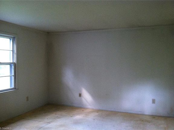 3rd image of 1209 Park Ave