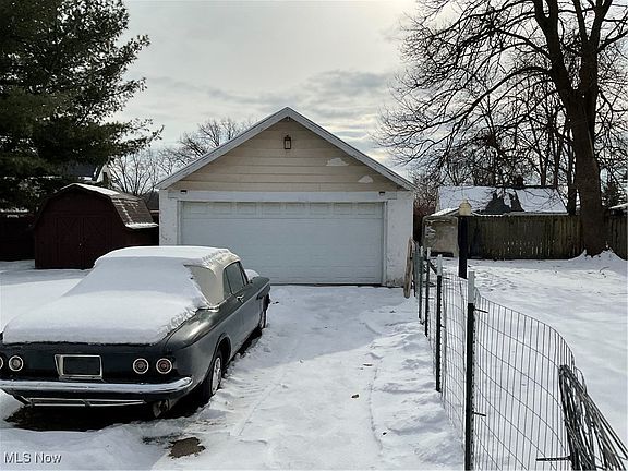3rd image of 1614 Hillside Ter