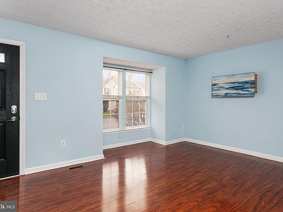 4th image of 136 Foxtree Dr