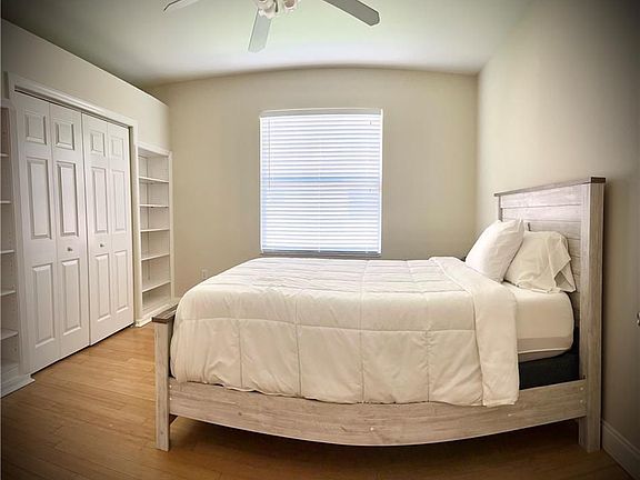 5th image of 320 Robin Hood Cir Unit 202