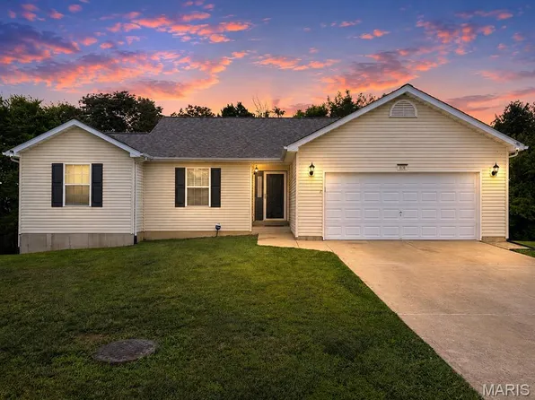808 Big Red Ct, Warrenton, MO 63383