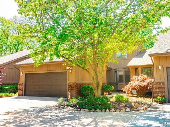 9854 Hawthorne Glen Dr, Grosse Ile, MI 48138