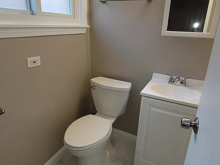 9600 S Komensky Ave — Photo 28