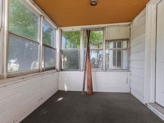 3rd image of 218 Euclid Ave
