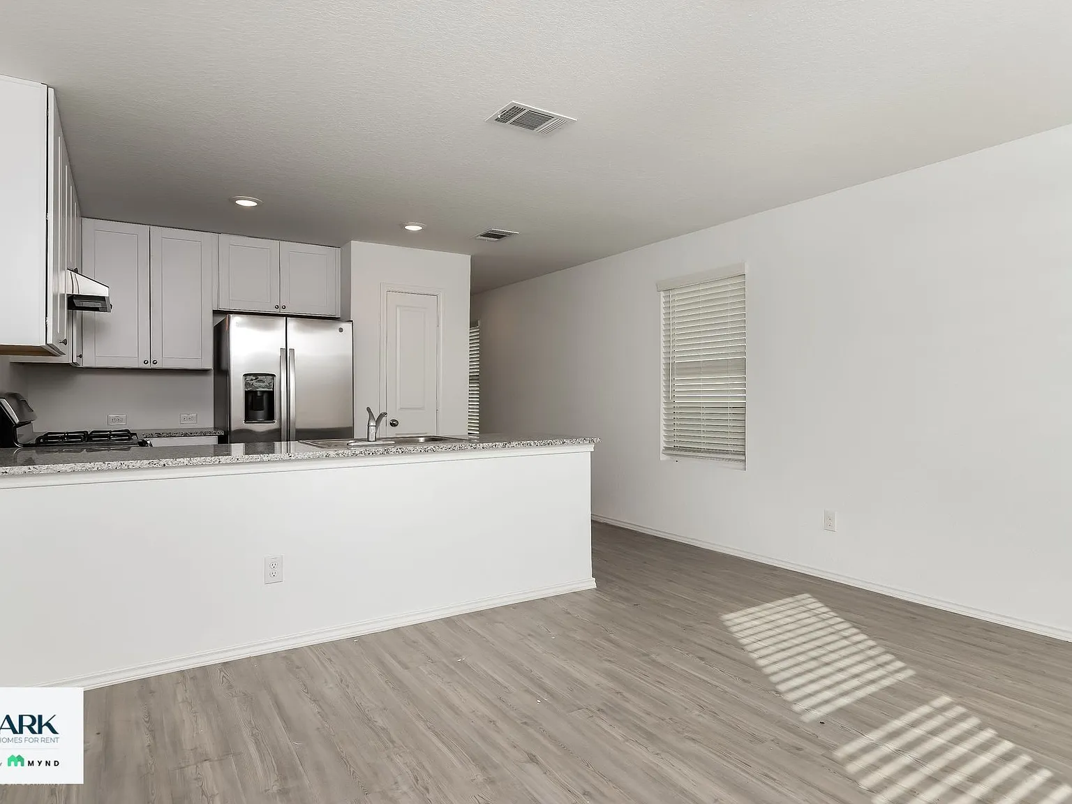 3 bed, 2.0 bath, 1189 sqft, $1,300 — Photo 3