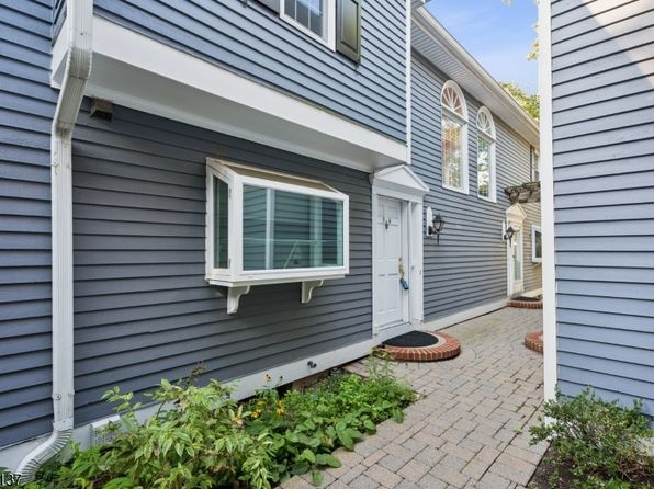 54 Countryside Dr