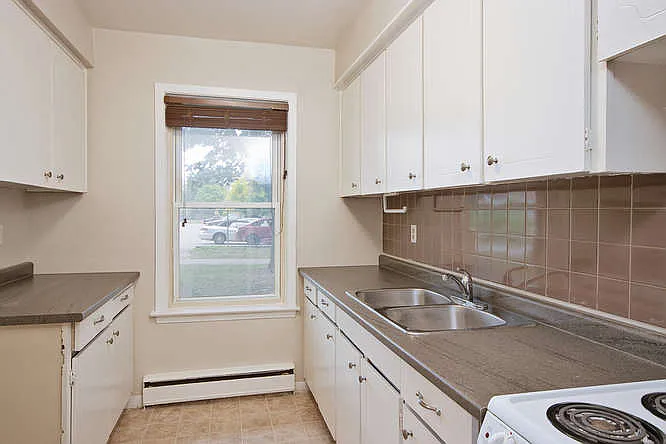 157 Arbour Glen Crescent London — Photo 3