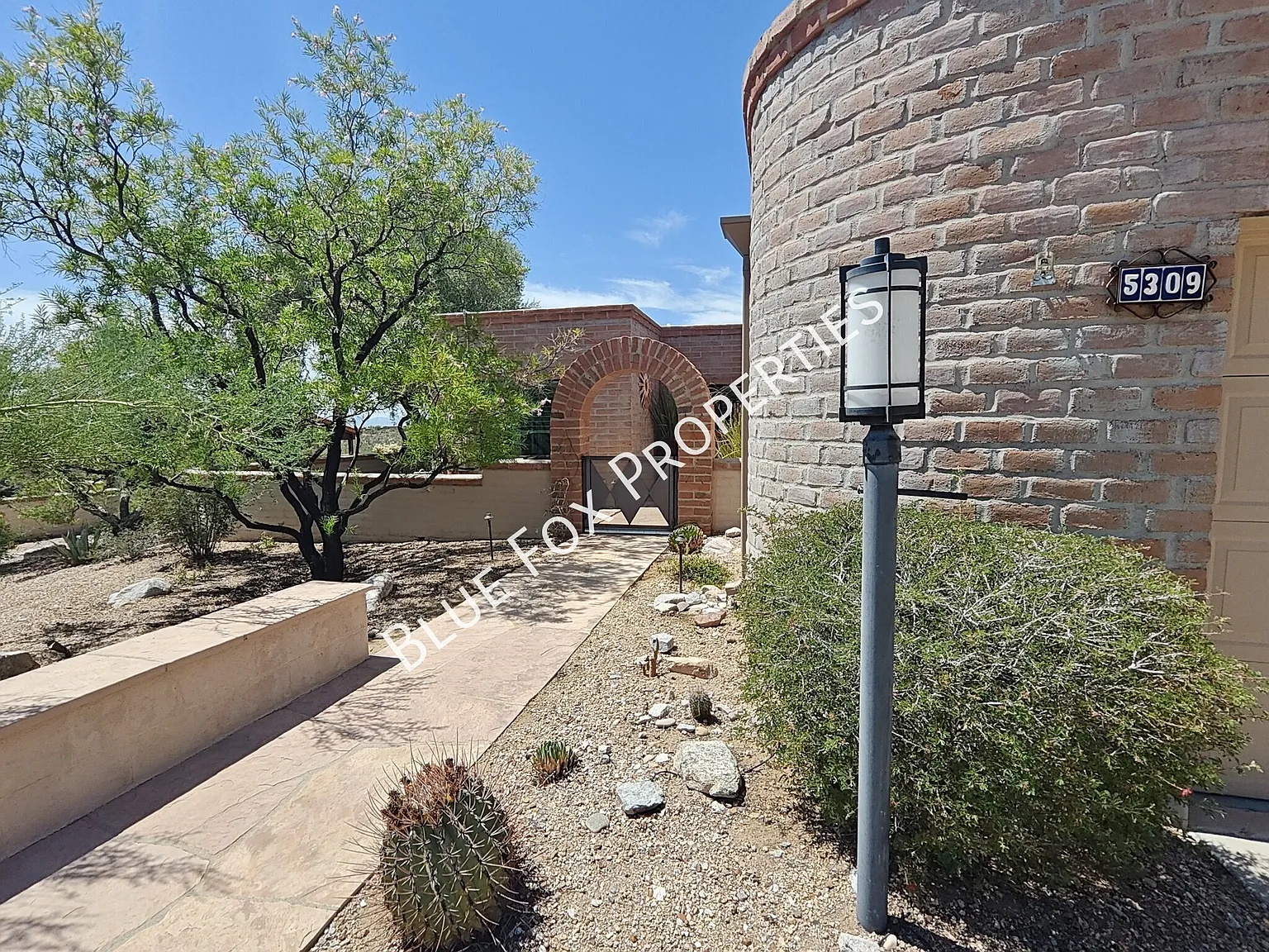 5309 N Fort Yuma Trail — Photo 2