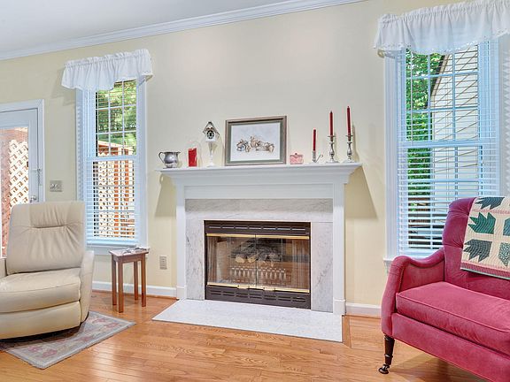 5th image of 128 Windward Ct