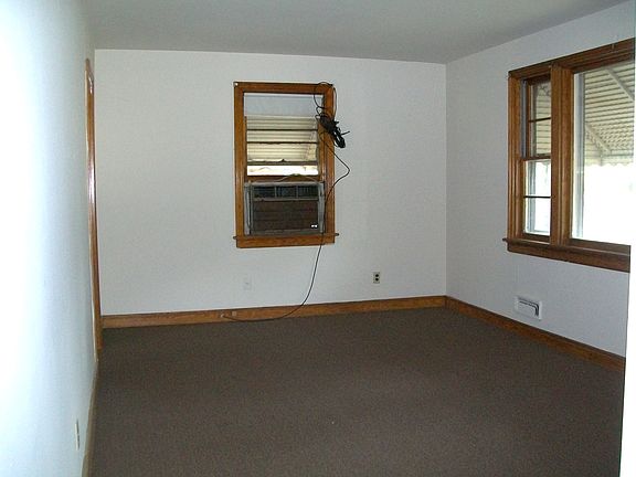 2nd image of 3909 Fenwick St