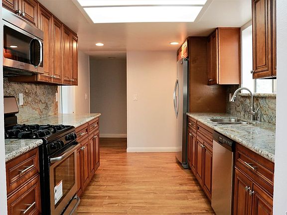4th image of 15946 Sherman Way Unit 12