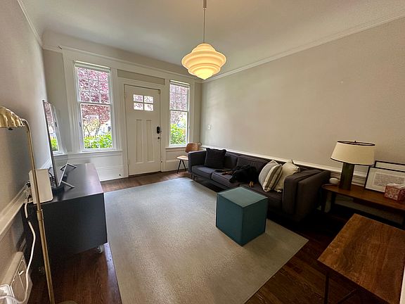 4th image of 311 Surrey St