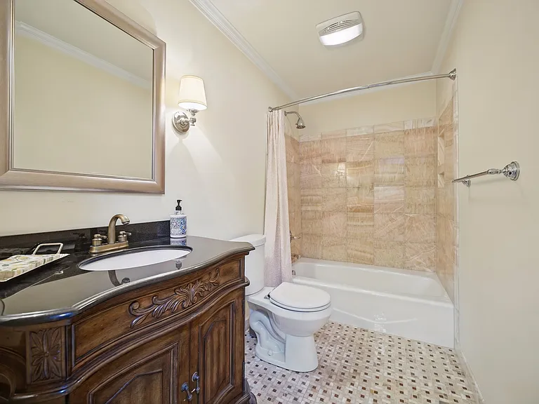 1044 Commodore Dr — Photo 23
