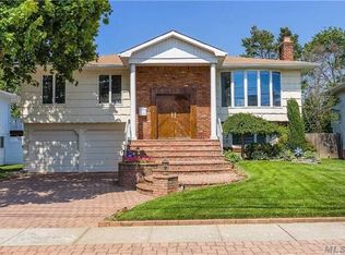 3153 Clubhouse Rd, Merrick, NY 11566