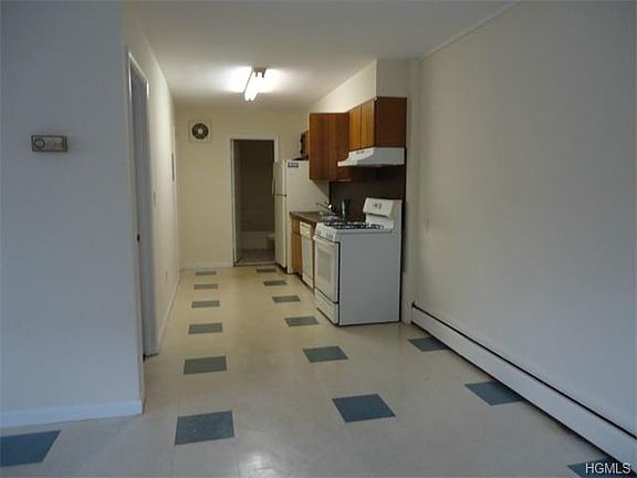 3rd image of 15 N Buckhout St APT A