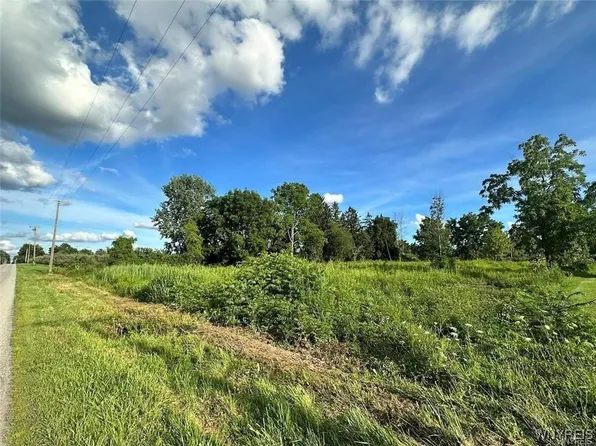 8976 Telegraph Rd, Gasport, NY 14067