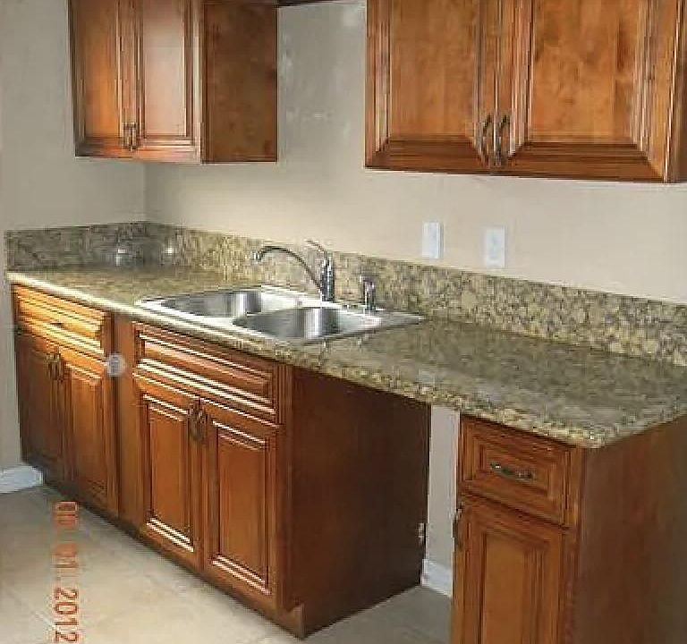 1st image of 929 W 29th St