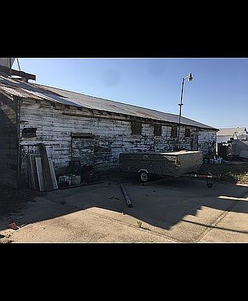 4th image of 17207 Mettler Ave